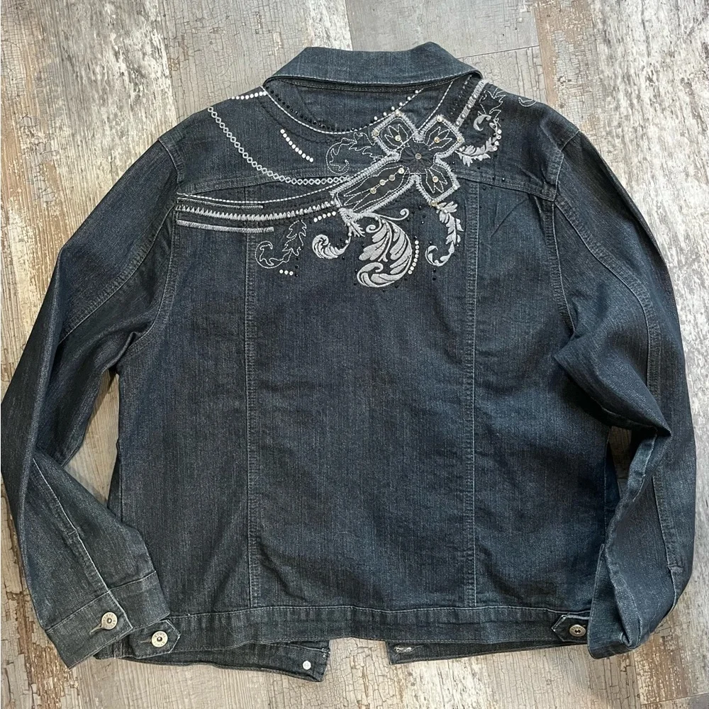 Denim Jean jacket with lots of bling, new without tags - Picture 5 of 12